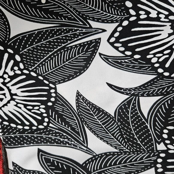 Black and White Cache Top M - Picture 7 of 8